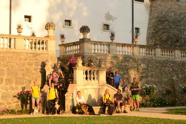 V pasji družbi na gradu Sevnica