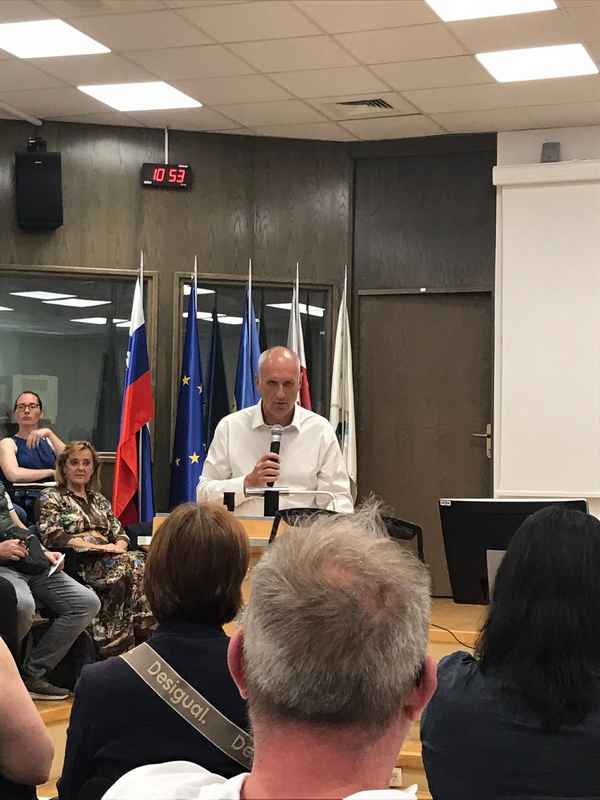 Hari ostaja predsednik KZS